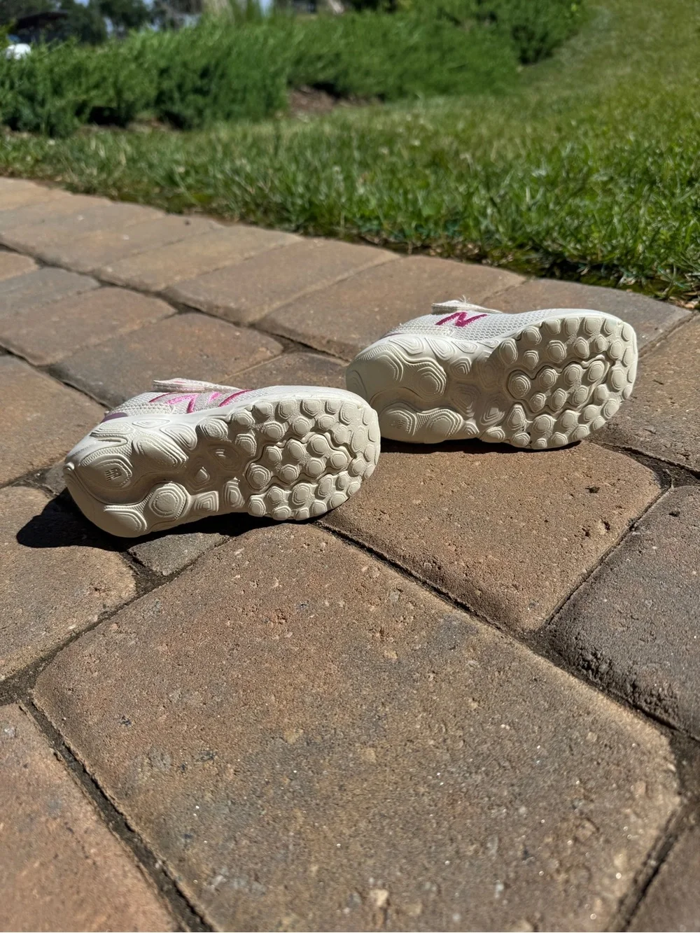 New Balance 515 toddler 6 White Sneakers with Pink Details